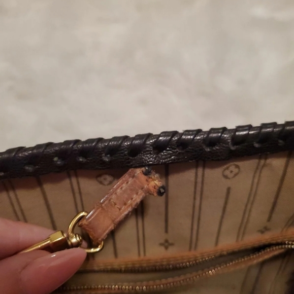 Louis Vuitton Neverfull MM - Picture 9 of 13